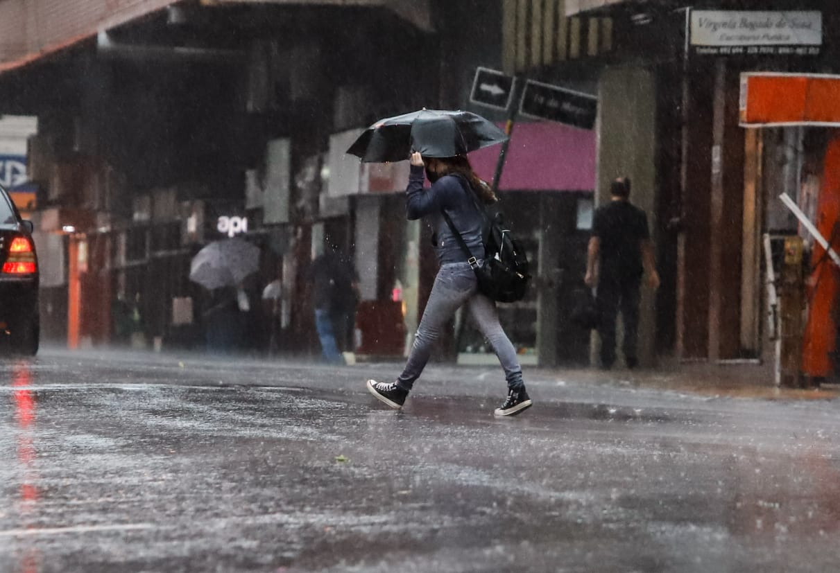 Meteorología anuncia lluvias con tormentas eléctricas trece