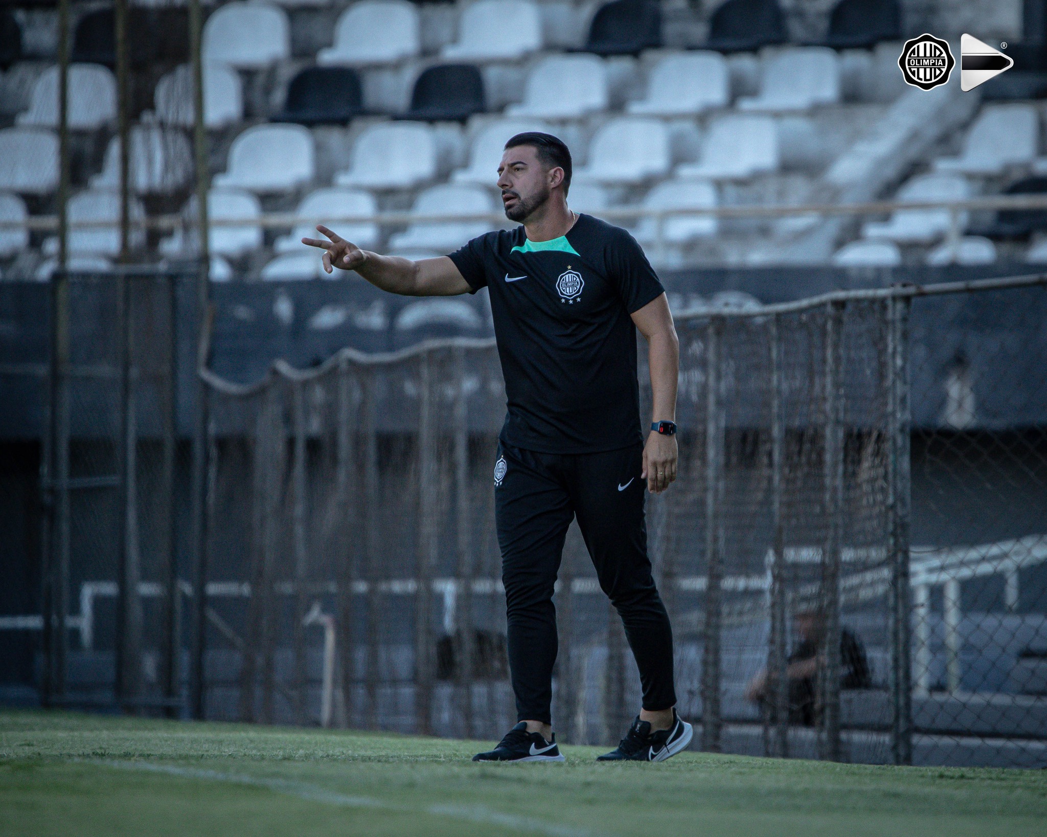 Sorpresivo Julio César Cáceres dejó de ser entrenador del Decano trece