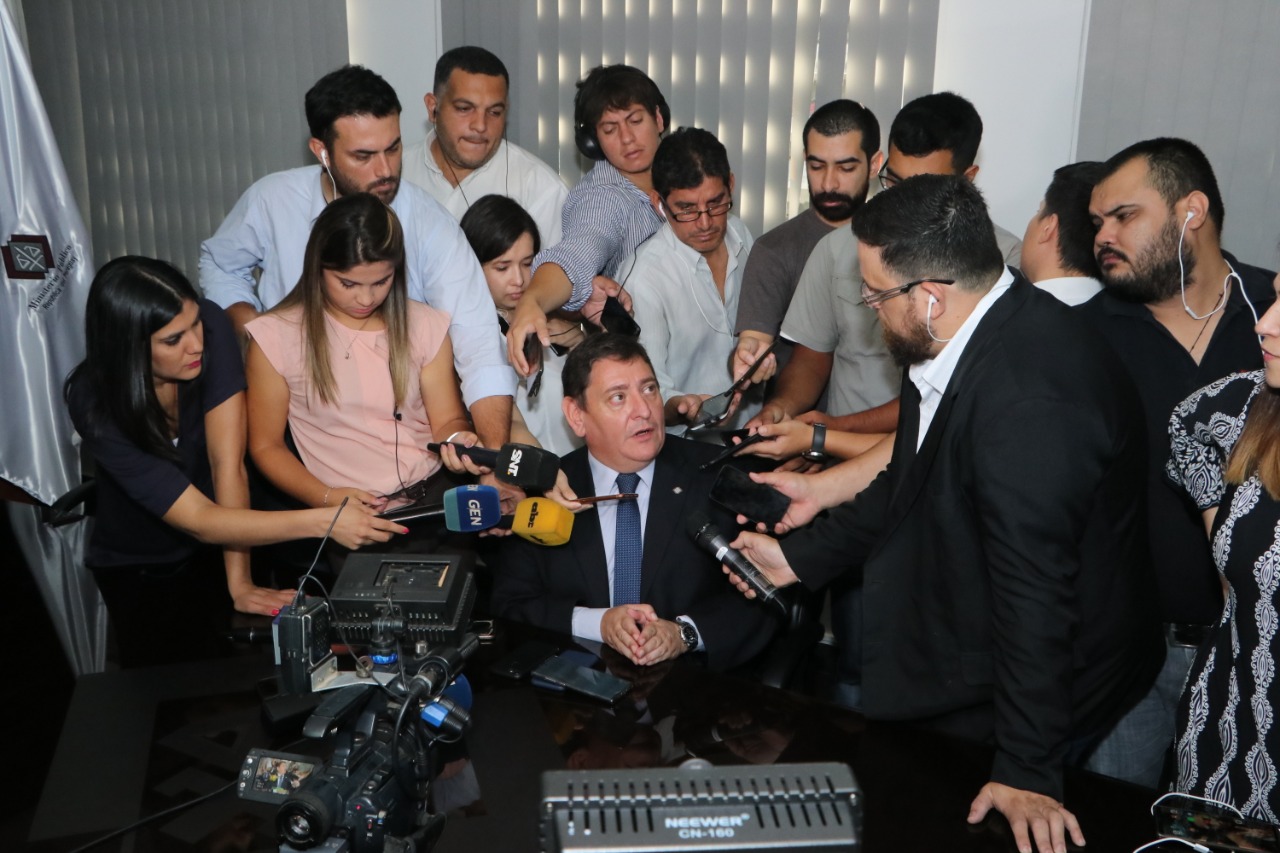 El fiscal Federico Delfino brindó los detalles de la detención de Ronaldinho en conferencia de prensa. Foto: Gentileza