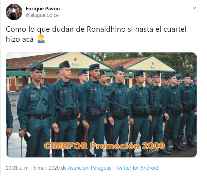 Meme Ronaldinho.