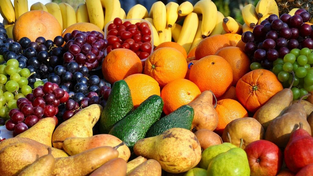 Las frutas constituyen una excelente opción para consumirlas entre las comidas principales. Foto referencial.