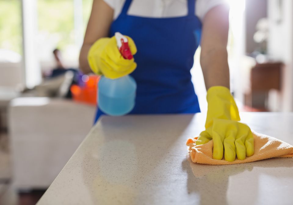 Desinfectá todas las superficies de tu hogar diariamente. Foto referencial