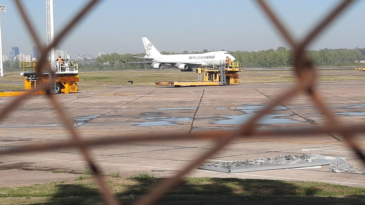 Esta mañana legó el avión carguero al Aeropuerto Silvio Pettirossi procedente de China Continental. Foto: Agencia IP