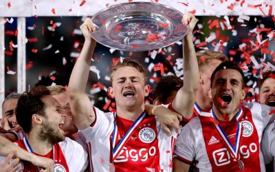 Fútbol holandés toma una drástica decisión debido al coronavirus