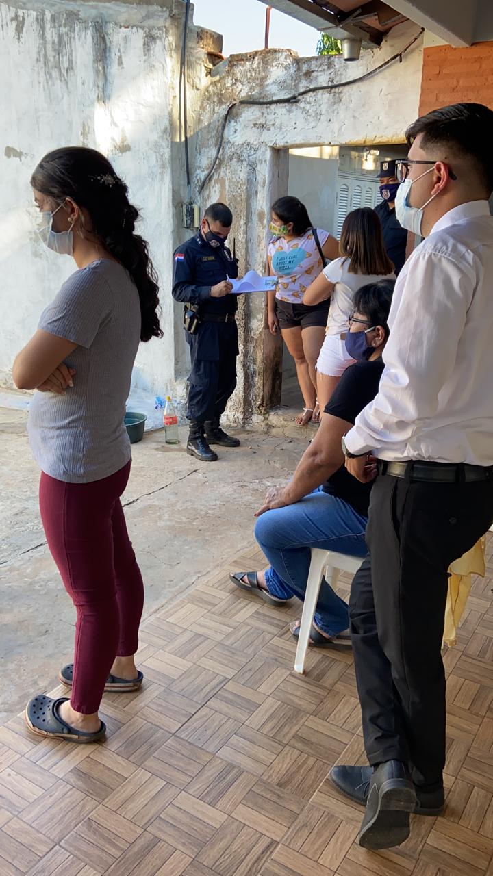Ninguna de las personas en la vivienda contaban con tapabocas al momento de la detención, sostuvo la agente fiscal Myriam Rodríguez. Foto: @MinPublicoPy