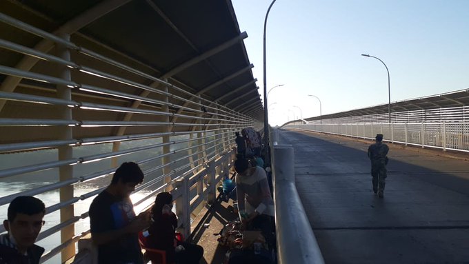 180 personas llegan cada día al Puente de la Amistad.