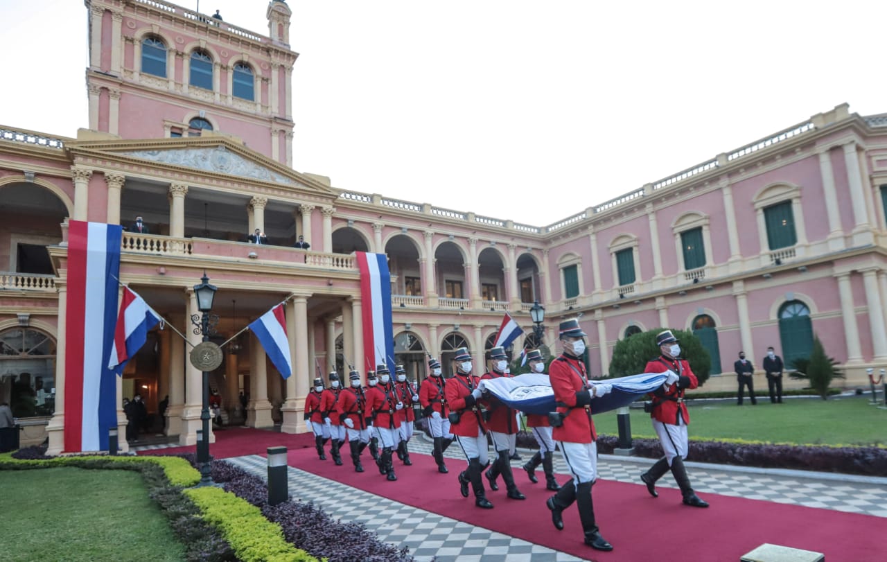 El acto se realizó en los jardines del Palacio de López.