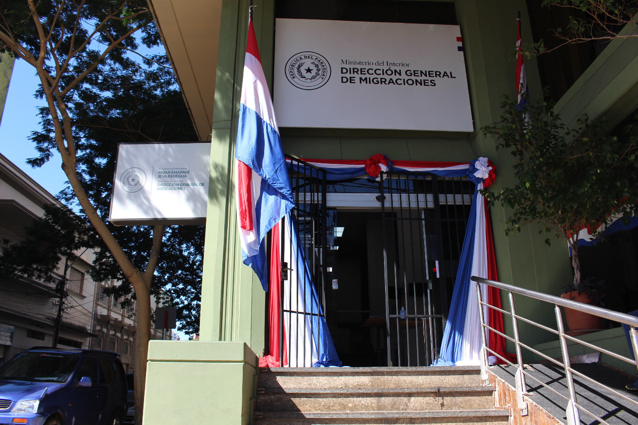La sede está en la esquina de las calles Caballero y Eligio Ayala de Asuncion.