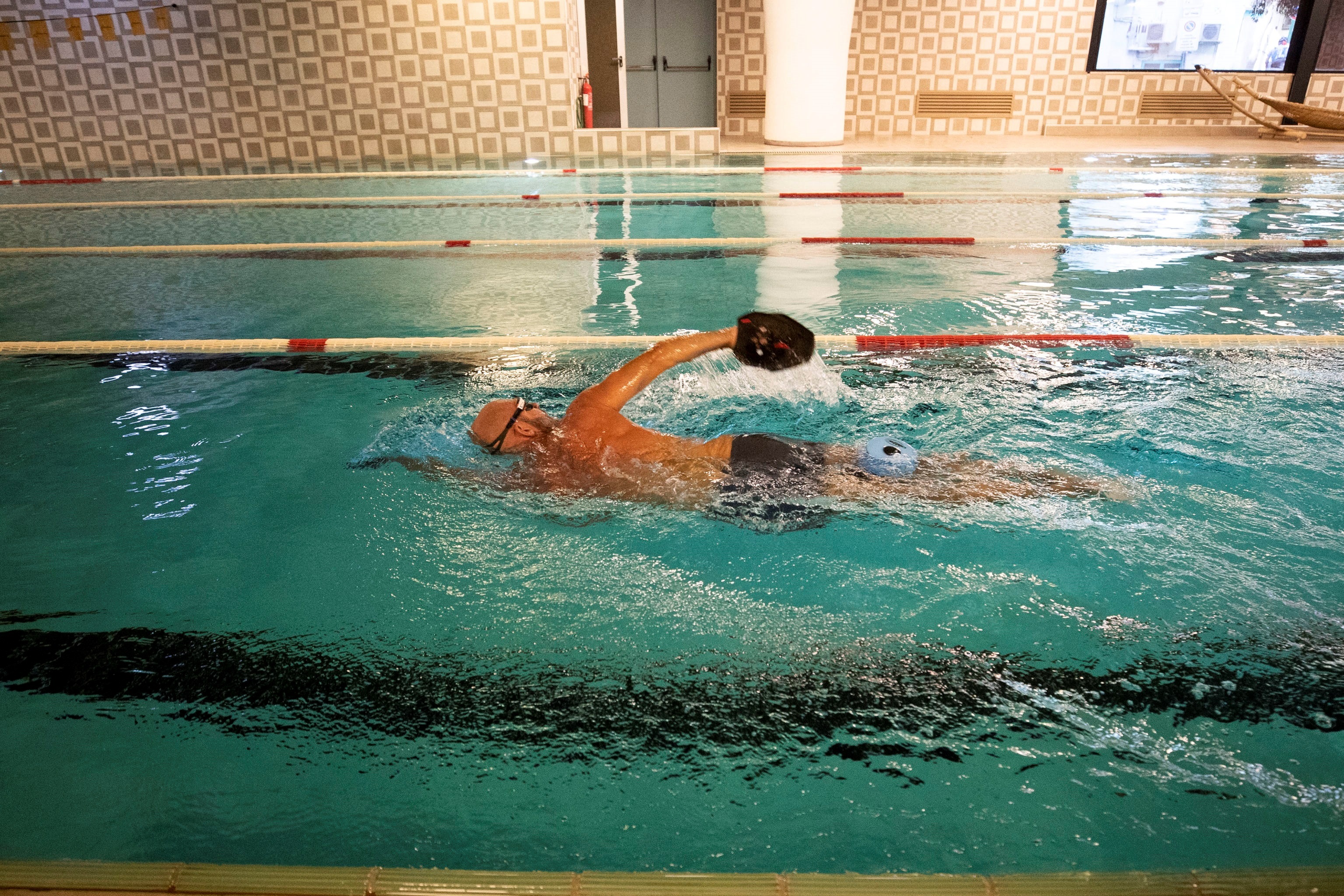 Las piscinas y gimnasios fueron habilitados a partir de hoy en casi todas las regiones de Italia. Foto: EFE/EPA/MASSIMO PERCOSSI