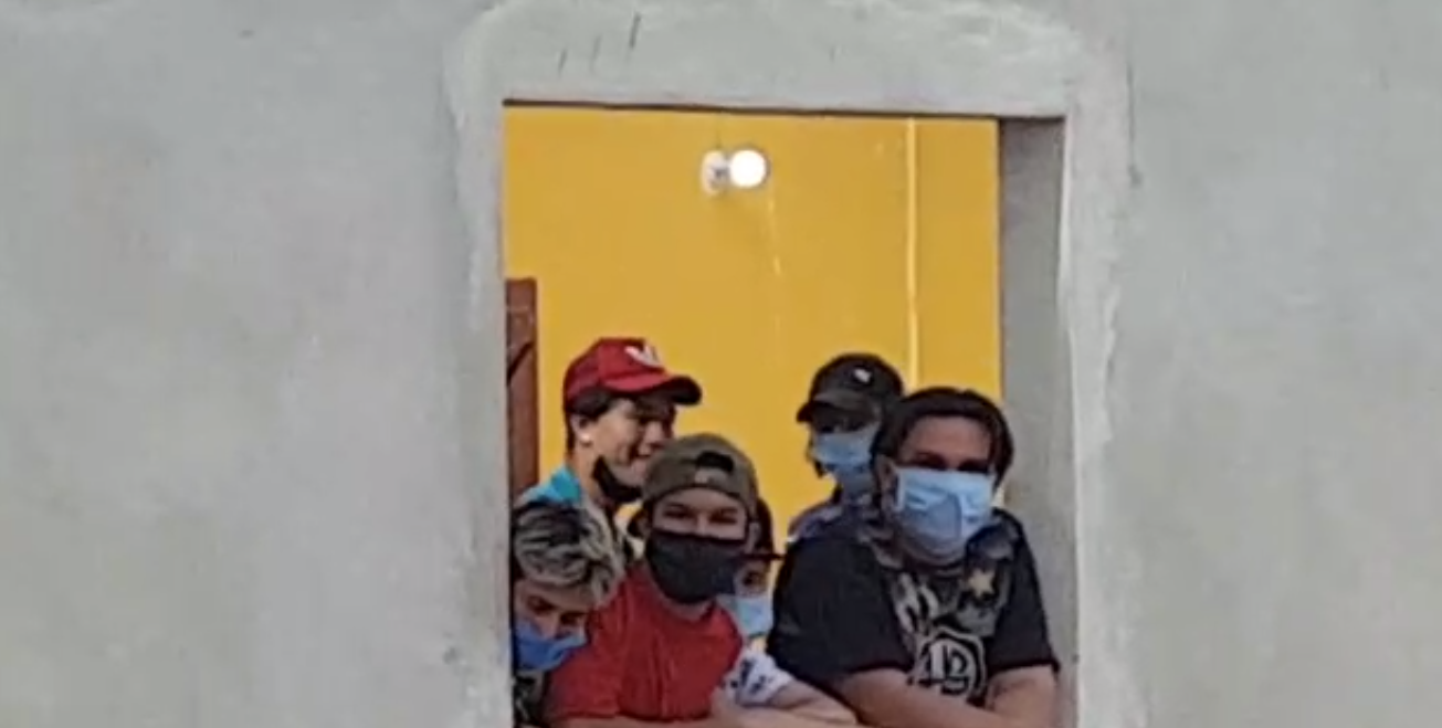 En un albergue de Coronel Oviedo los connacionales quemaron colchones. Foto: Archivo