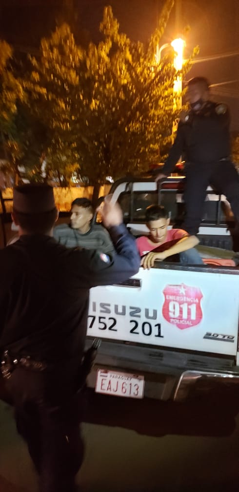 Los supuestos malvivientes fueron detenidos en un patio baldío de la ciudad de Mariano Roque Alonso. Foto: Gentileza