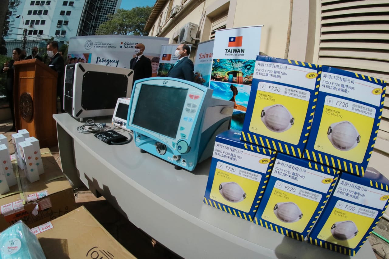 Los insumos y equipamientos serán utilizados para luchar contra la pandemia del Covid-19. Foto: Ministerio de Salud