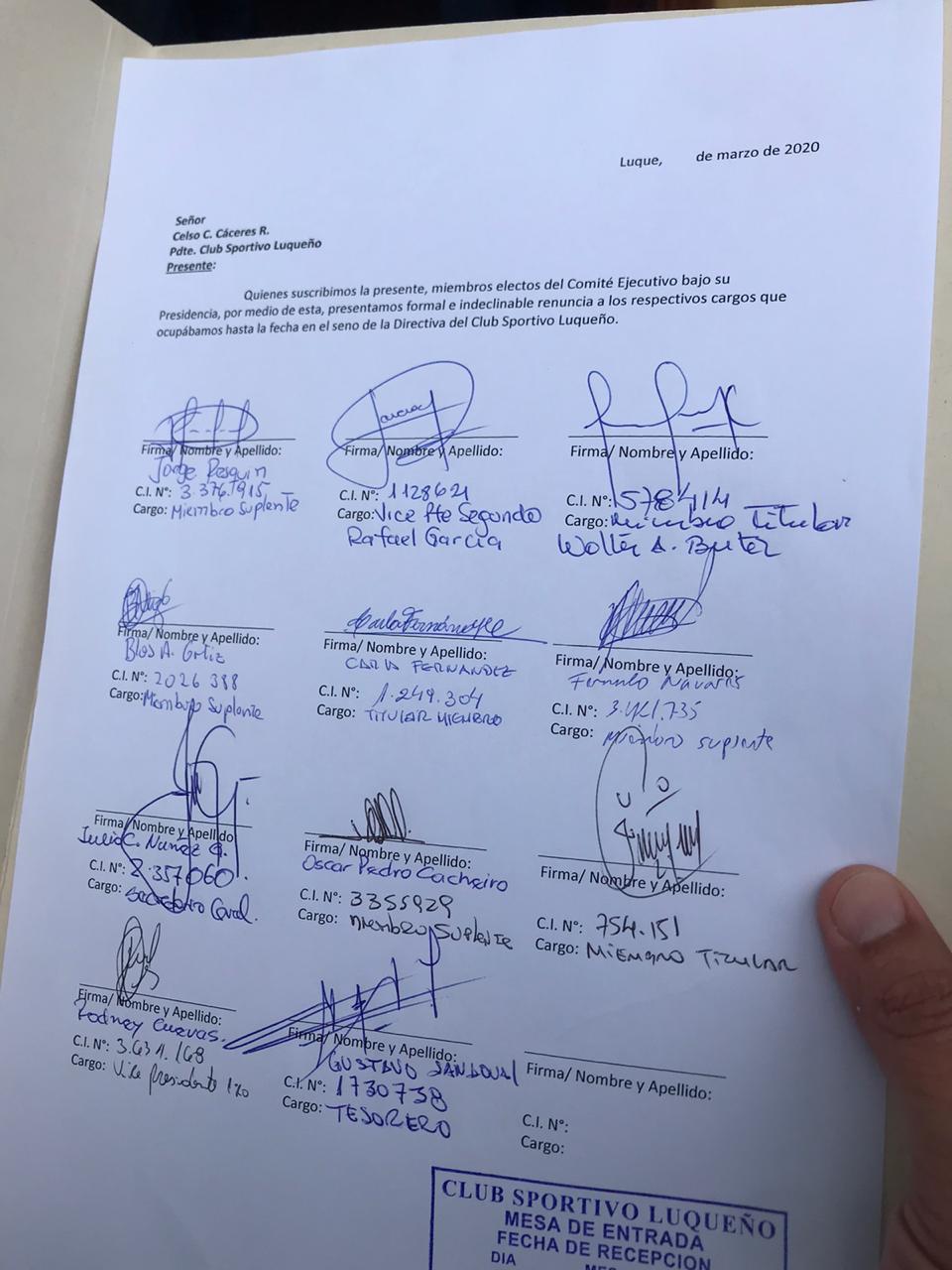 Documento de renuncia de los 14 miembros de la Comisión Directiva. Fuente: @11kevindaniel