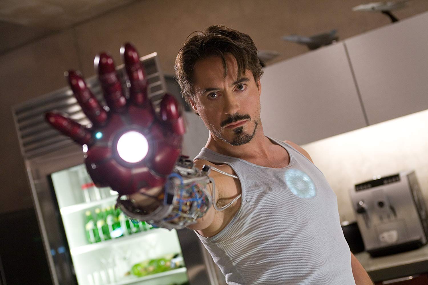 Robert Downey Jr. como Tony Stark en Iron Man (2008). Imagen: IMDb.com