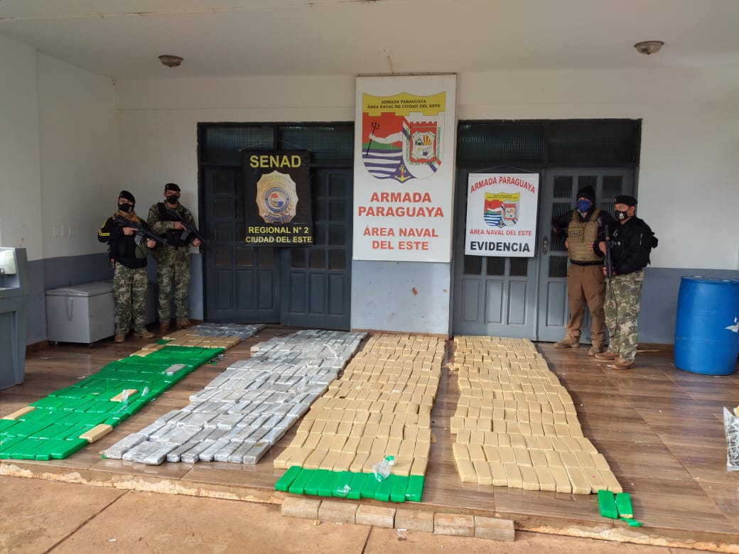 La droga estaba distribuida en 21 paquetes de 622 panes, haciendo un total de 498 kilogramos de marihuana prensada. Foto: Gentileza