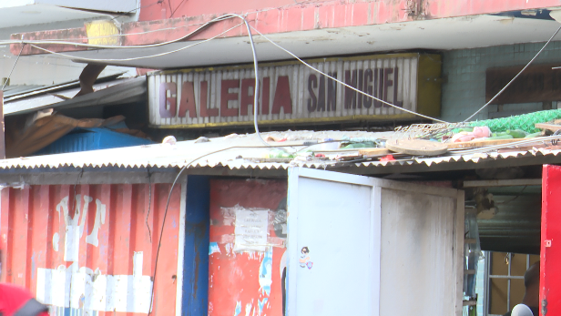 Acceso a Galería San Miguel en el Mercado 4.