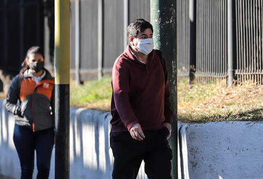 Con el descenso de la temperatura, eventualmente podrían aumentar los casos positivos de Covid-19. Foto: Agencia IP