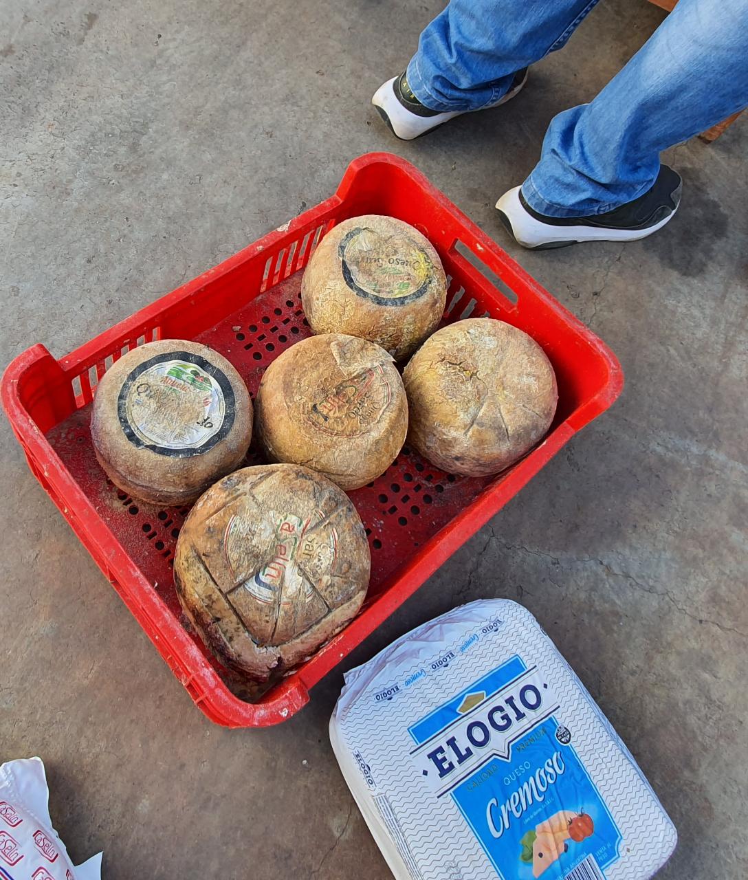 El allanamiento fue realizado por una comitiva fiscal policial en una distribuidora de quesos en Fernando de la Mora. Foto: Ministerio Público