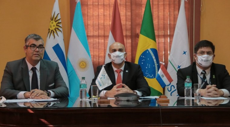 Julio Ullón, Julio Mazzoleni, y Juan Carlos Portillo, representantes de Paraguay.