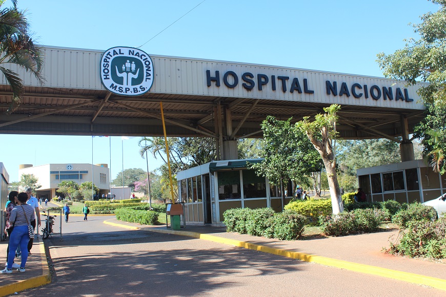 Acceso vehicular principal del Hospital Nacional de Itauguá.
