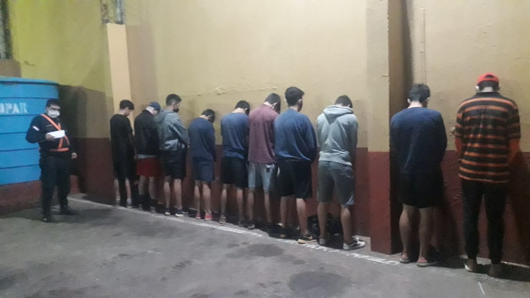 Los jóvenes fueron detenidos en medio de un partido de fútbol en San Lorenzo. Foto: Gentileza