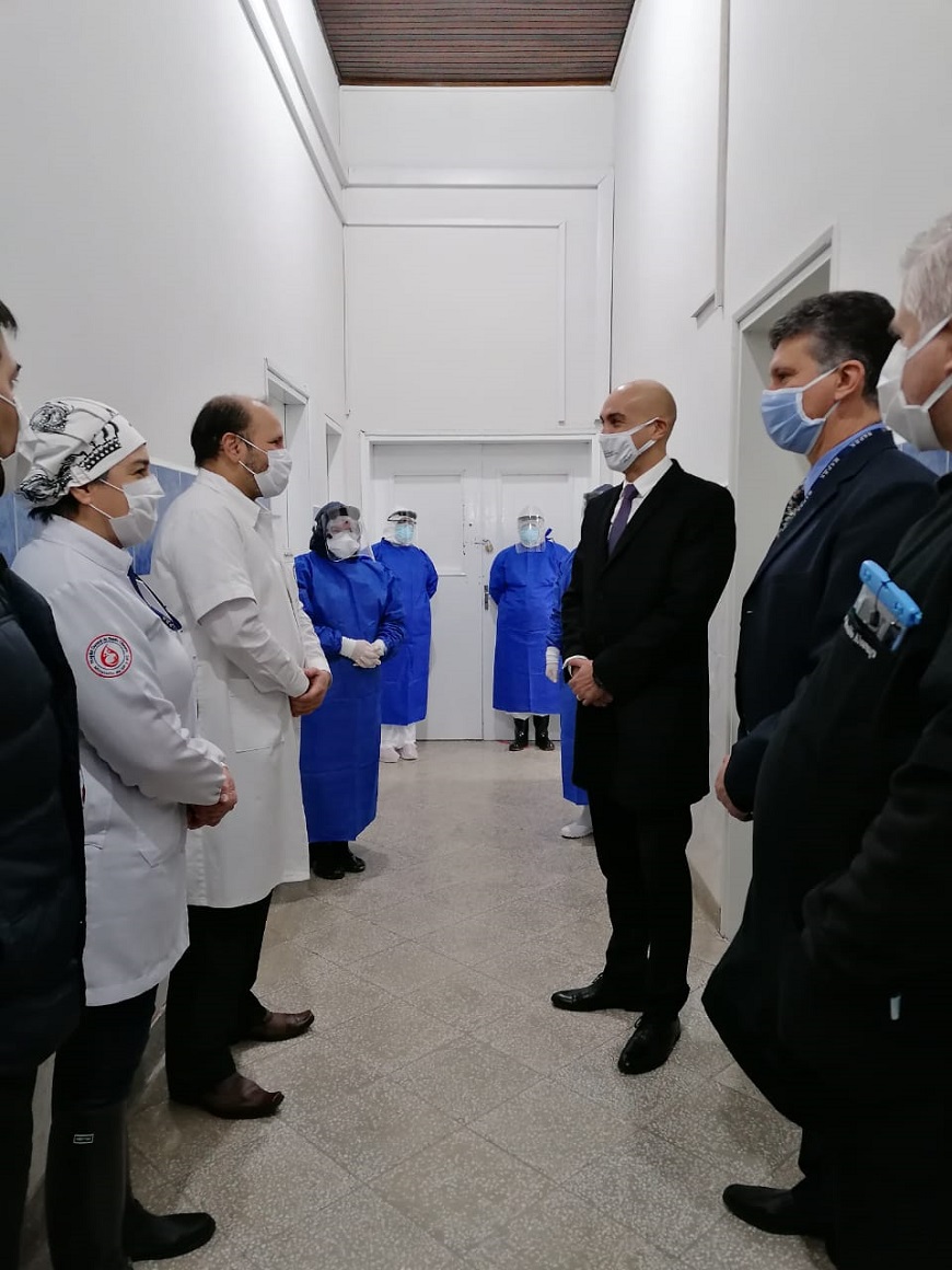 Ministro de Salud, Julio Mazzoleni, junto a autoridades del Hospital de Barrio Obrero en la inauguración del laboratorio molecular.