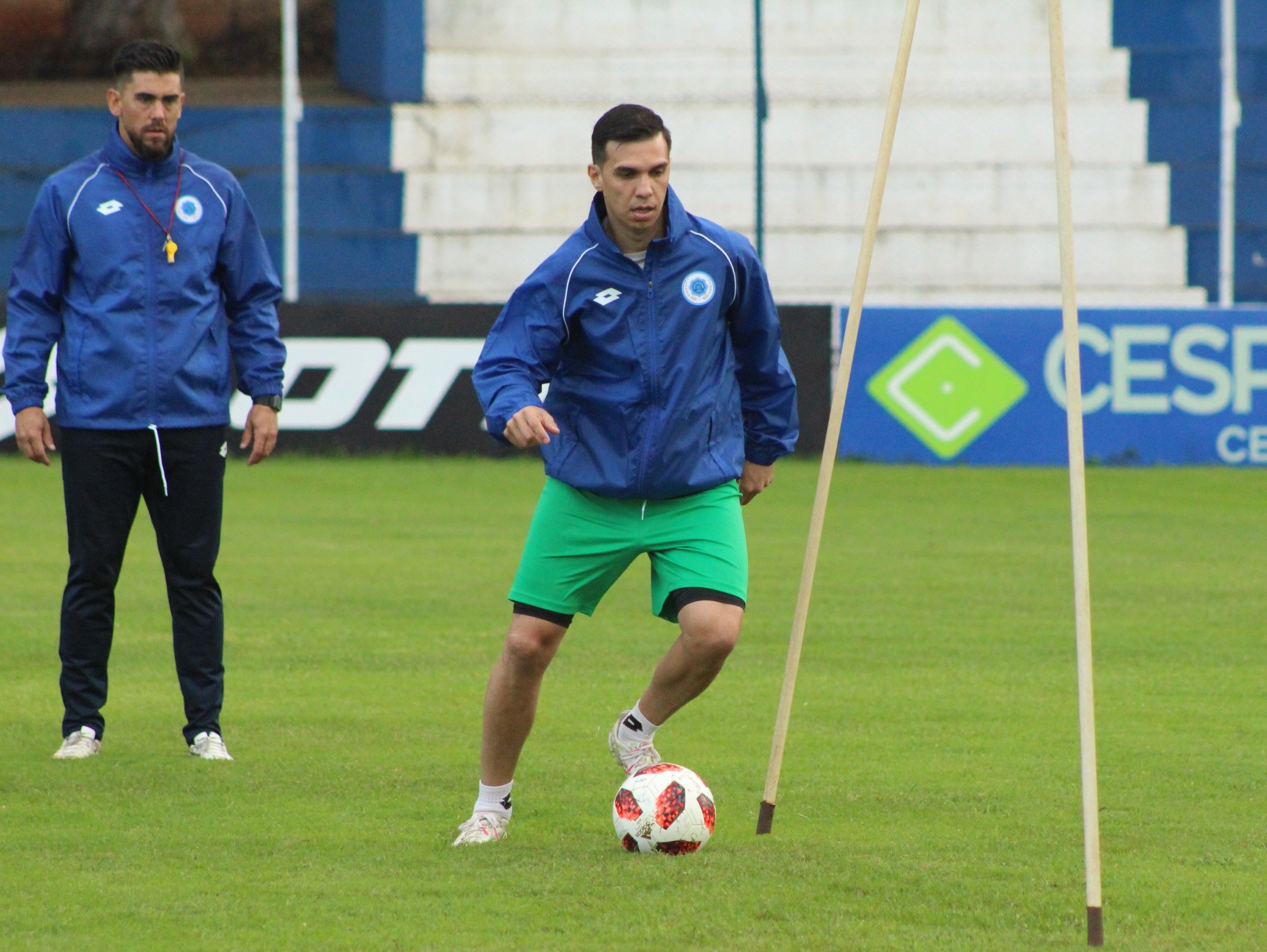 Pablo Zeballos, futbolista del 12 de octubre. Foto: @12deOctubreI