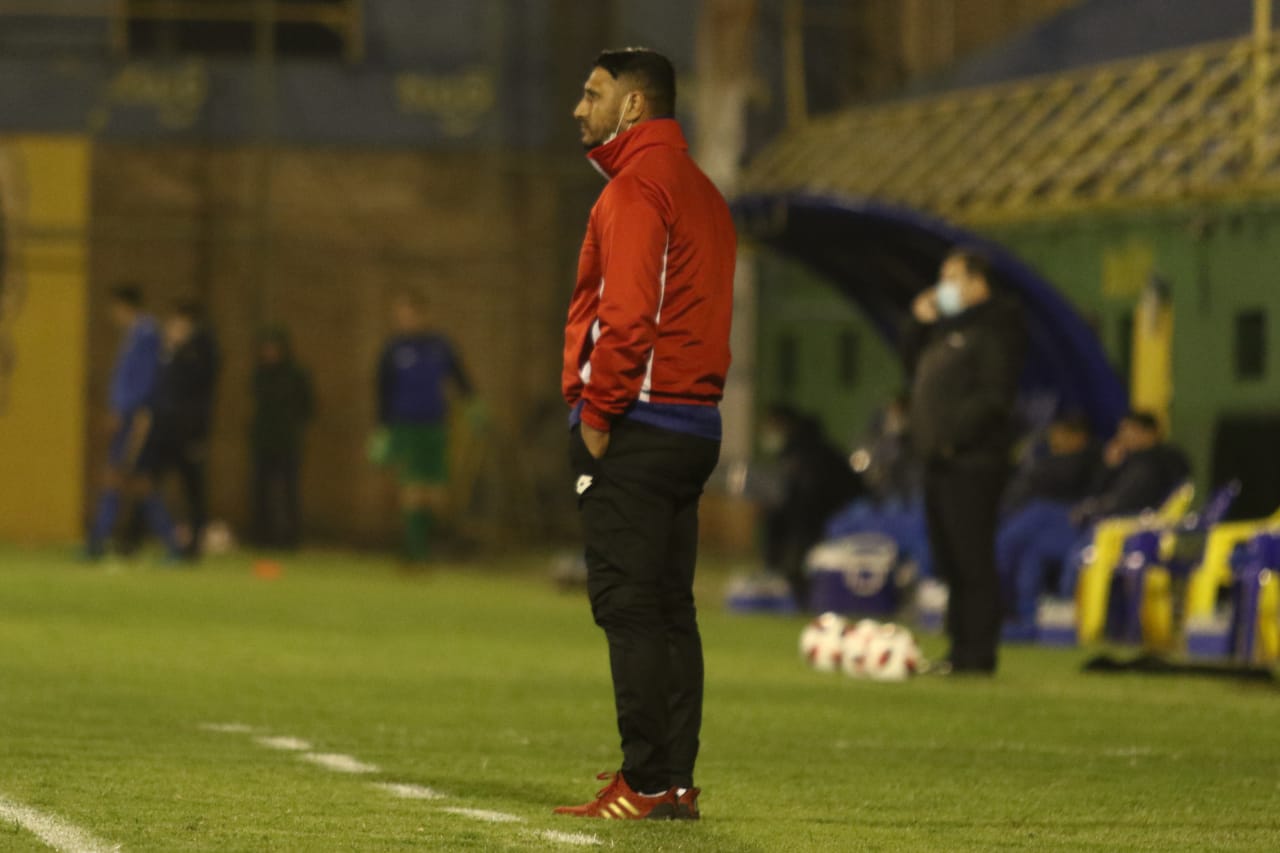 Mario Jara, director técnico de 12 de octubre | Foto: @12octubreI (Twitter)