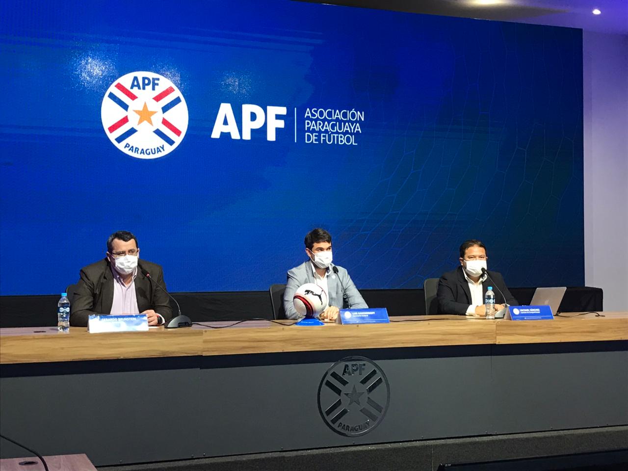 Conferencia de prensa del Dr. Brunstein, Luis Kannonikoff y Michael Sánchez en la APF. Foto: Kevin Ledezma