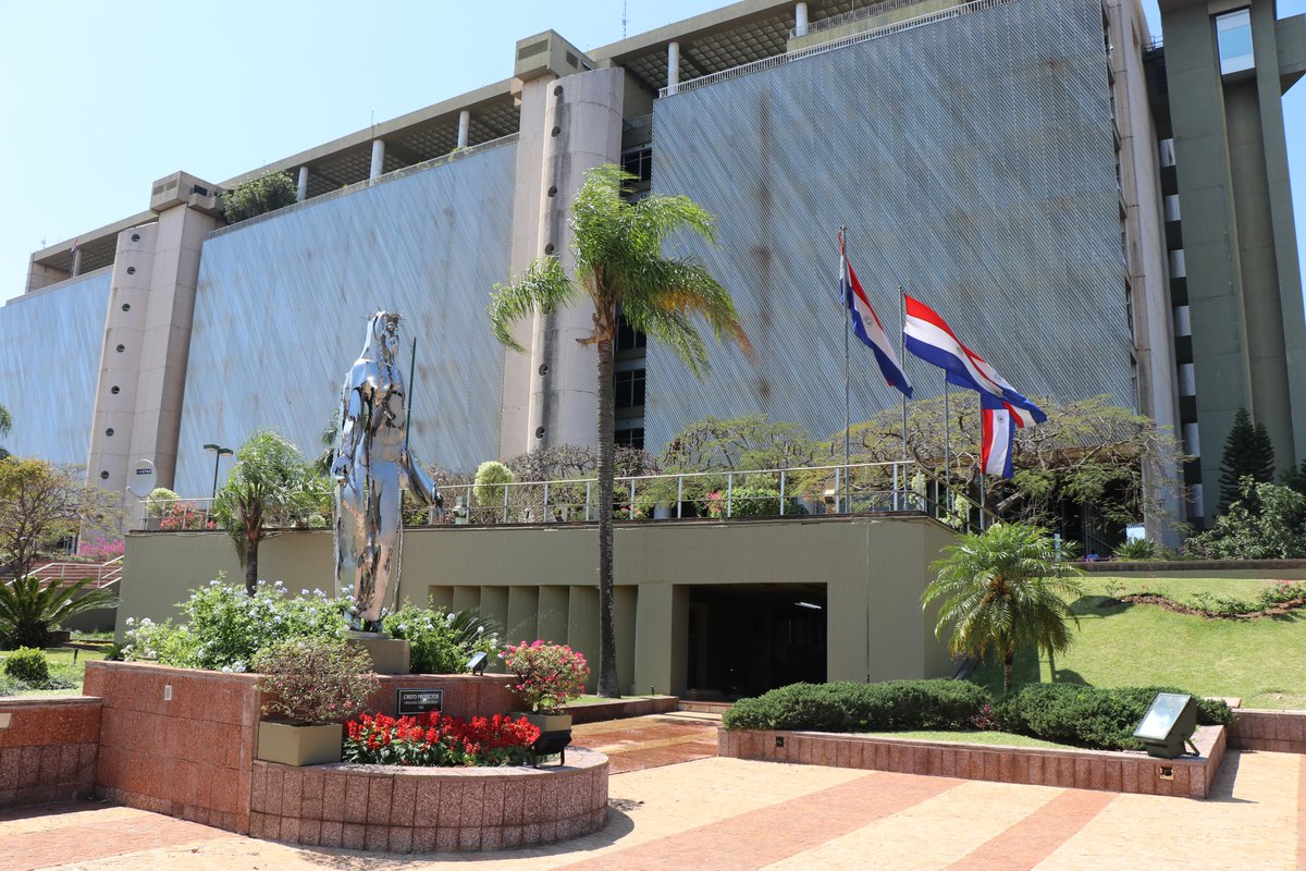 Fachada del edificio del Banco Central del Paraguay.