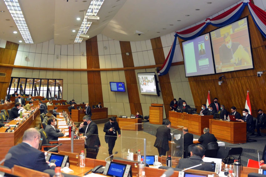 Cámara de diputados en sesión.