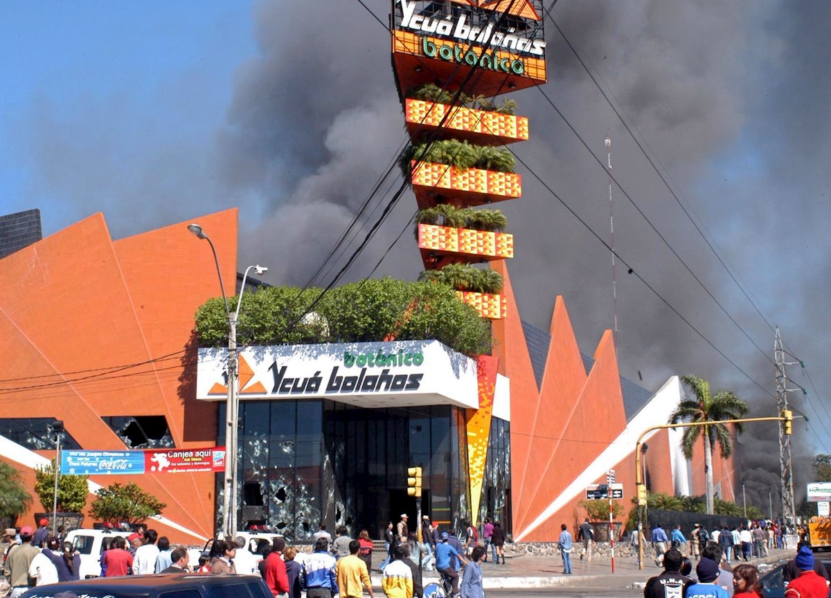 El 1 de agosto de 2004 se vivió una de las tragedias más grandes en Paraguay. Foto: Reuters / Stringer