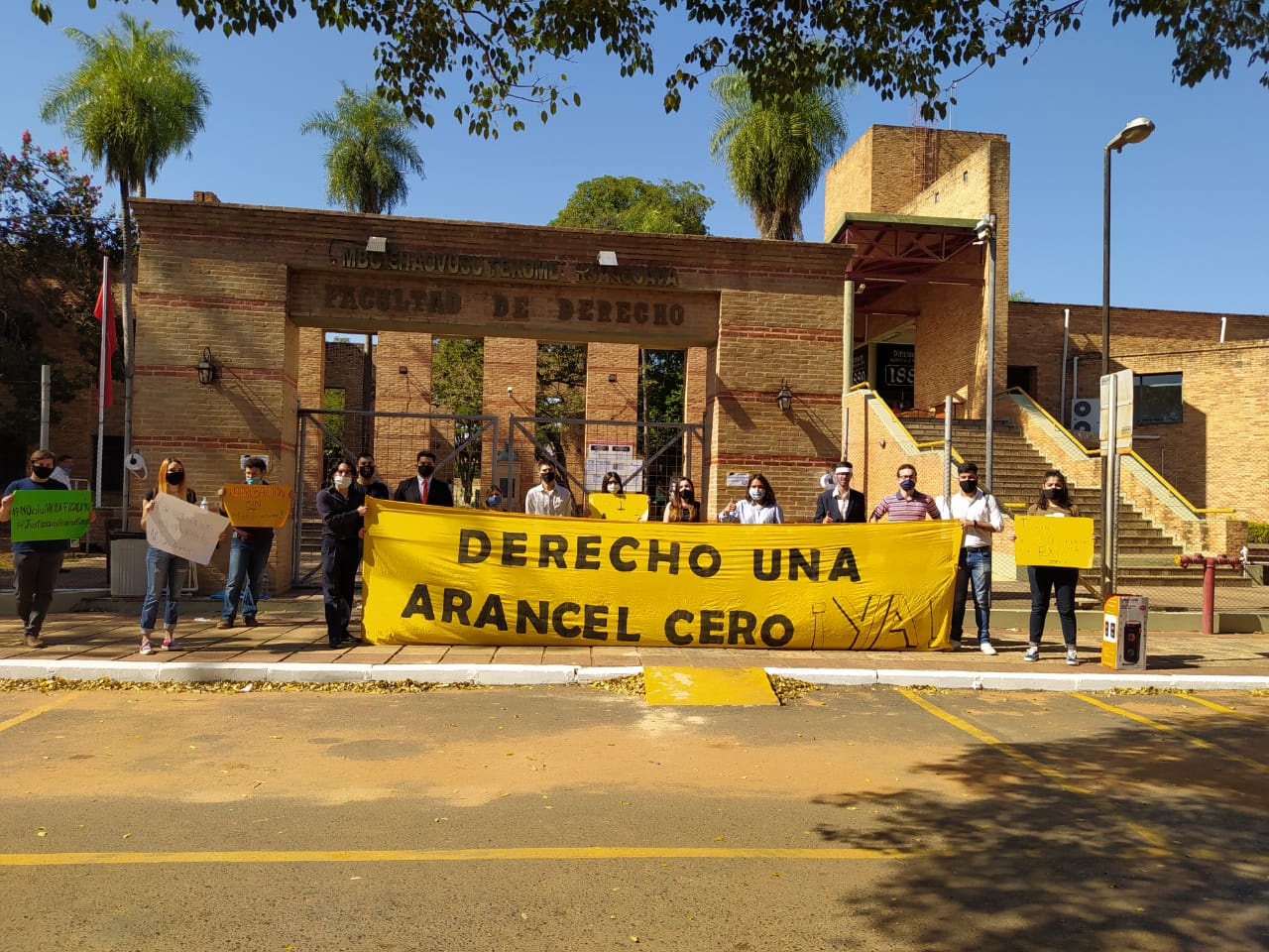 Manifestación estudiantes de Derecho UNA a favor del arancel cero. Foto: Gentileza