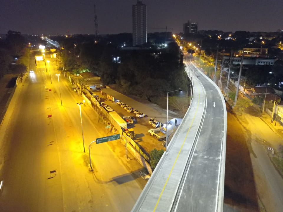 Viaducto de Primer Presidente iluminado por primera vez.