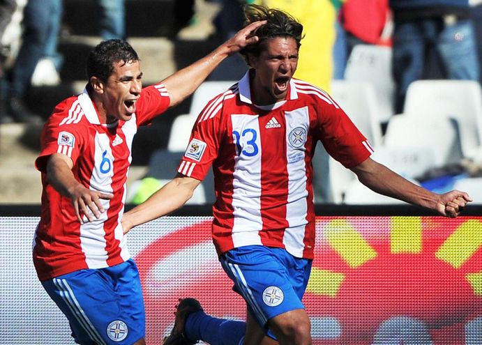 Rambert Vera celebrando un gol de la Albirroja.