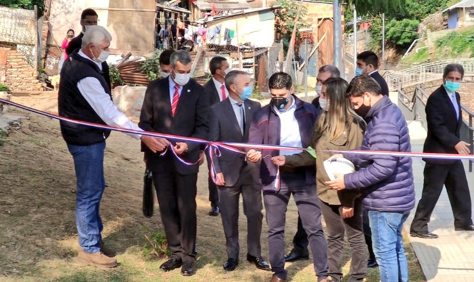 El acto de inauguración contó con la presencia del presidente Abdo, el ministro de Obras Públicas y el intendente Óscar Rodríguez. Foto: @mopcparaguay