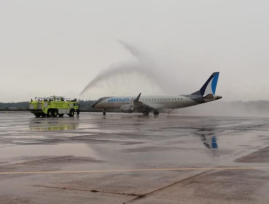 Unos 30 pasajeros llegaron al país bajo la modalidad del vuelo burbuja. Foto: @DGMParaguay