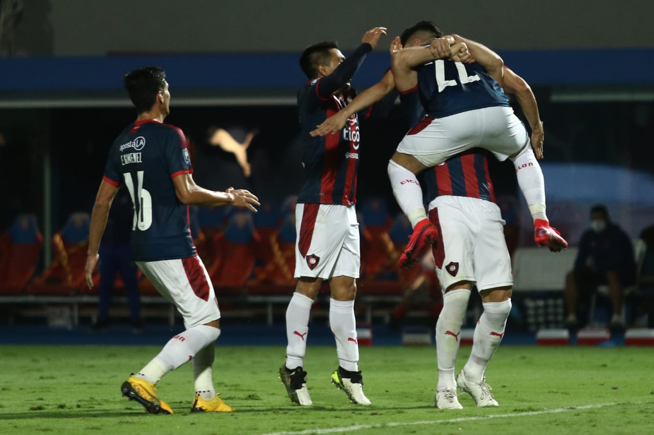 Cerro Porteño festejando.