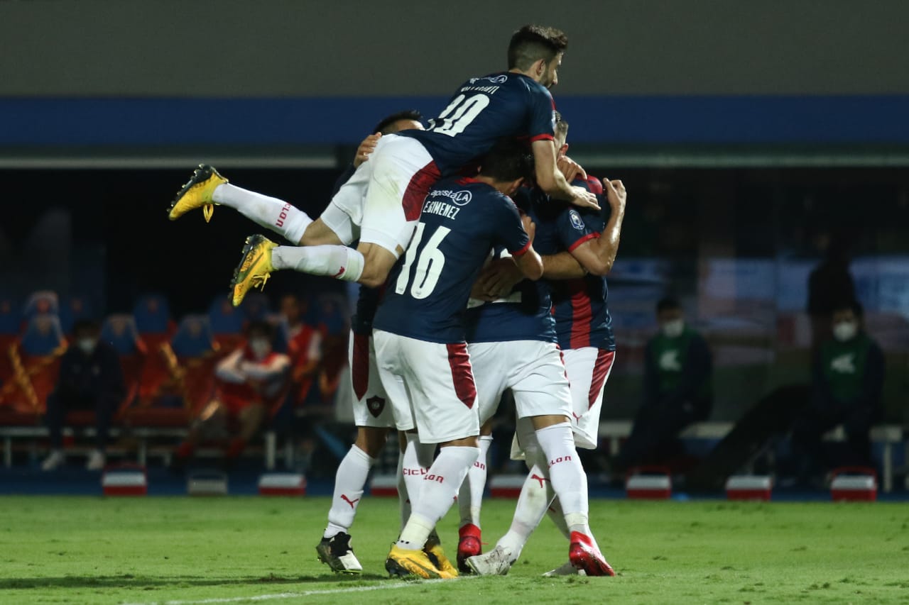 Cerro Porteño festejando.