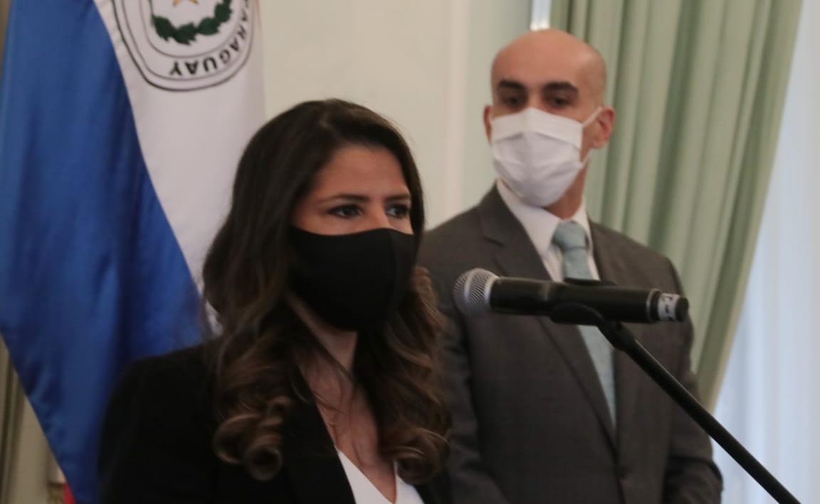 Cecilia Pérez, ministra de Justicia, junto al Dr. Julio Mazzoleni, ministro de Salud. Foto: Gentileza