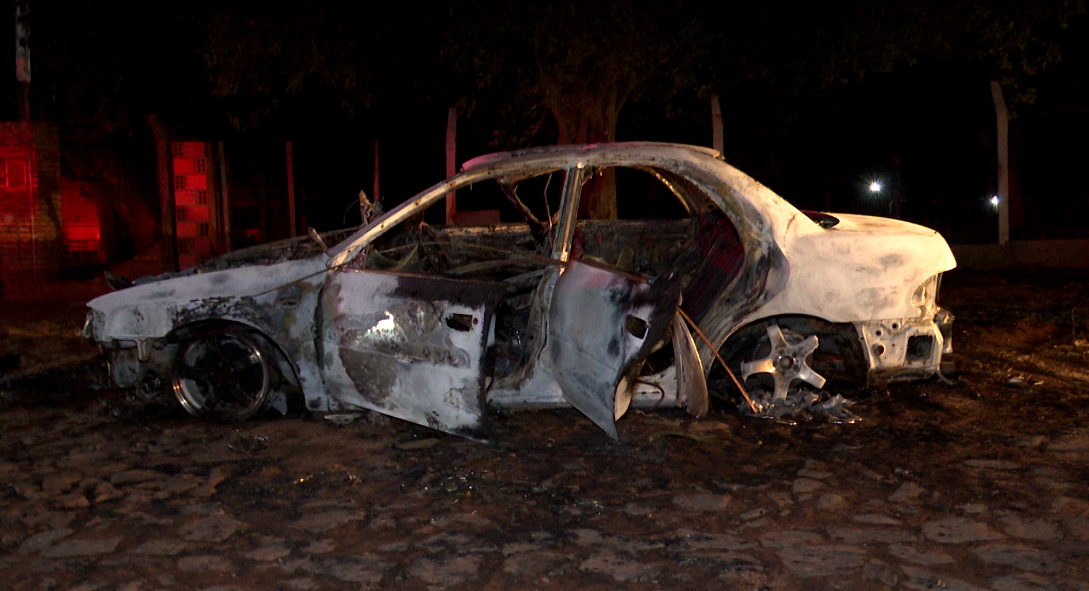 El automóvil fue encontrado completamente calcinado en San Antonio. Foto: Trece.