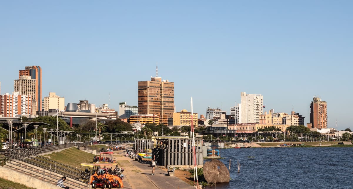 Ciudad de Asunción vista desde la bahía del Río Paraguay.
