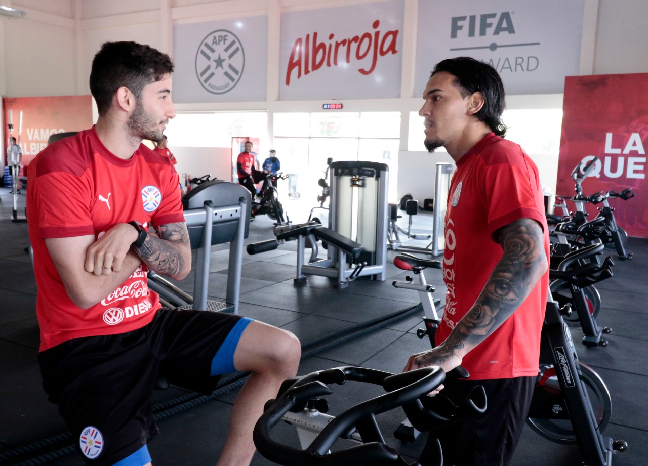 Gustavo Gómez, capitán de la Albirroja, entrenando en el CARDE.