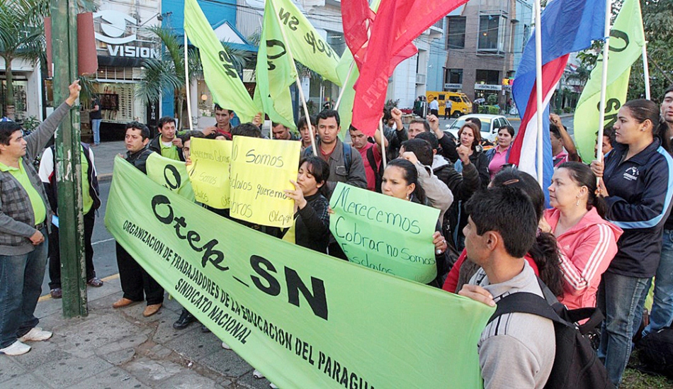 Docentes manifestándose en las calles, foto archivo.