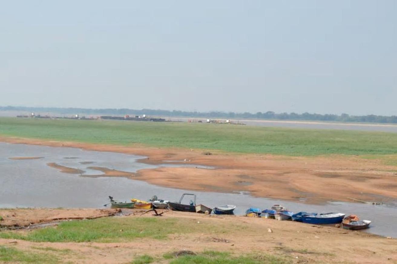 Bahía de Asunción con más arena que agua.