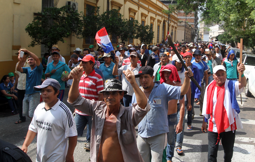 Foto archivo. Campesinos marchando en el microcentro de Asunción.