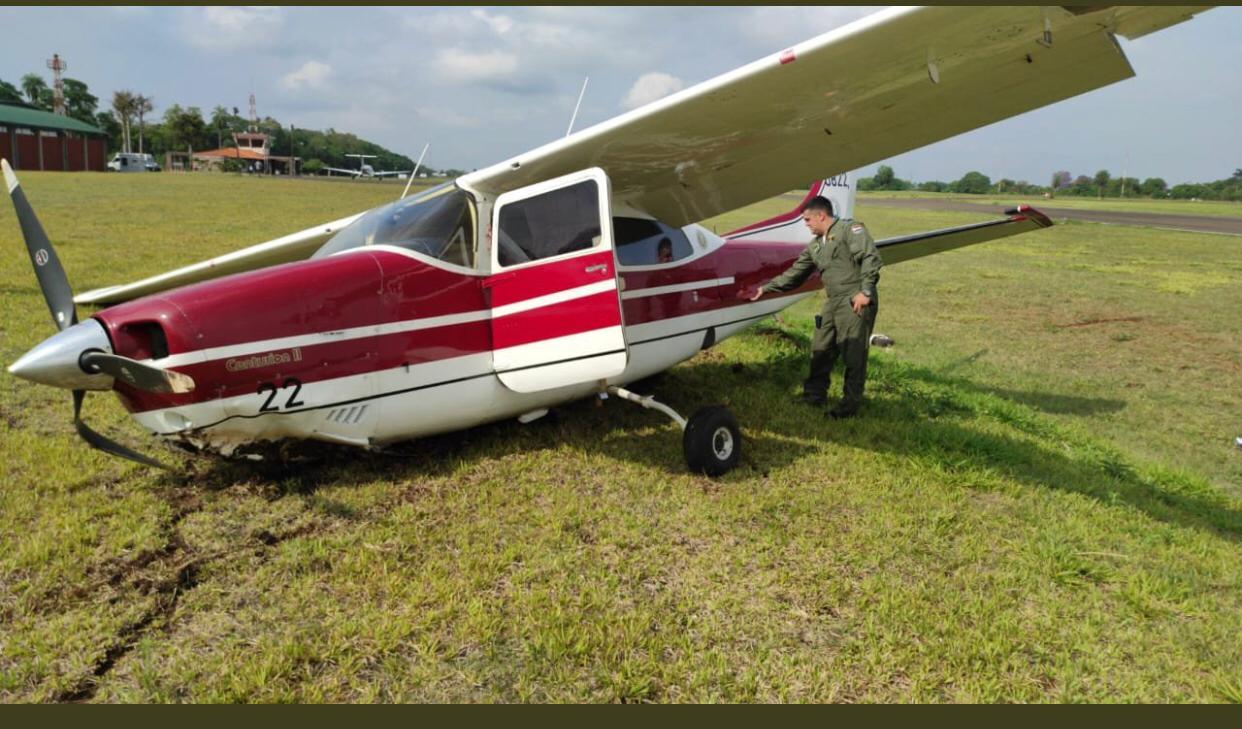 La avioneta sufrió un percance en la pista de aterrizaje en Alto Paraná. Foto: Gentileza.