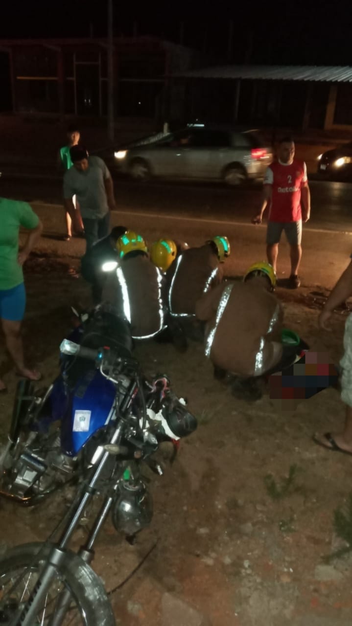 El hombre fue atropellado sobre la avenida Acceso Sur. Aparentemente el biciclo que lo embistió circulaba a gran velocidad. Foto: Gentileza.