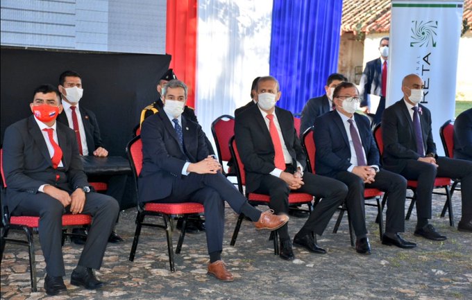 Del acto de inauguración participaron el presidente de la República, Mario Abdo, el ministro de Salud, Julio Mazzoleni, entre otros. Foto: @ebypy