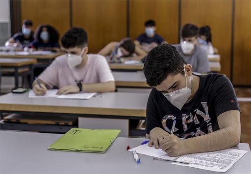 Retorno a clases de alumnos del último año es opcional. Foto referencial /AFP.